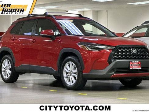 Certified 2022 Toyota Corolla Cross LE FWD image 1