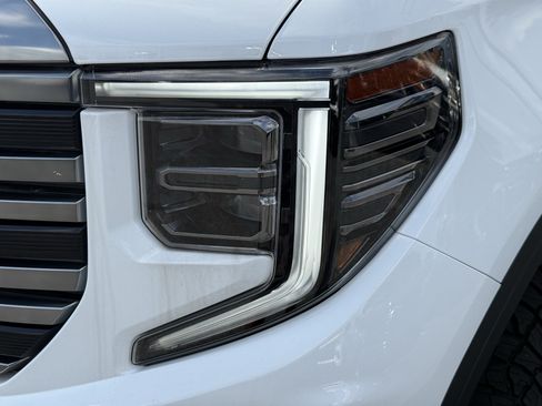 Used 2024 GMC Sierra 1500 AT4 w/ Technology Package AWD/4WD image 6