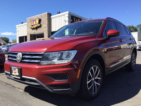 Used 2018 Volkswagen Tiguan SE w/ Panoramic Sunroof Package AWD/4WD image 2