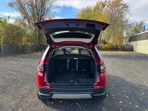 Used 2020 Land Rover Discovery Sport SE image 26