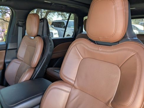 Used 2023 Lincoln Aviator Reserve w/ Equipment Group 201A image 11