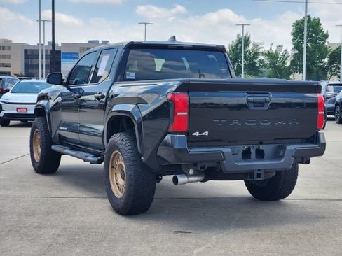 Certified 2025 Toyota Tacoma SR5 AWD/4WD image 5