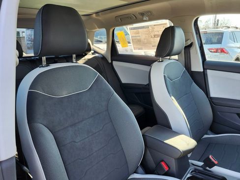 New 2026 Volkswagen Taos SE image 17