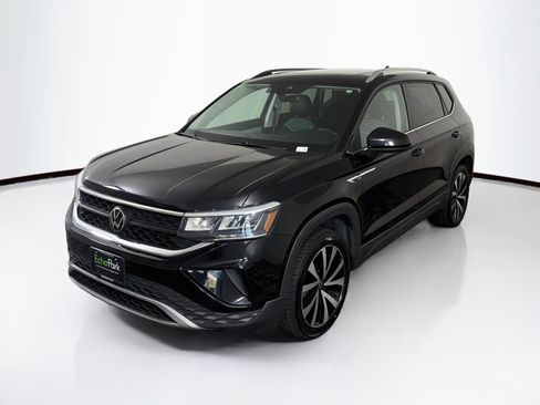 Used 2023 Volkswagen Taos SE FWD image 3