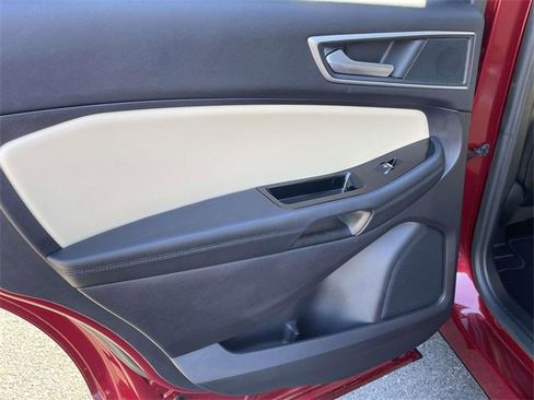 Certified 2019 Ford Edge SEL w/ Equipment Group 201A image 6