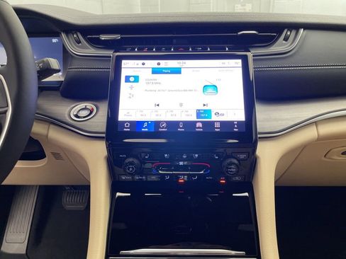 New 2025 Jeep Grand Cherokee L Limited w/ Luxury Tech Group II image 13