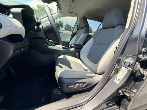 Used 2025 Toyota RAV4 XLE w/ Weather Package AWD/4WD image 11