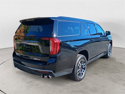 Used 2023 GMC Yukon XL AT4 image 5