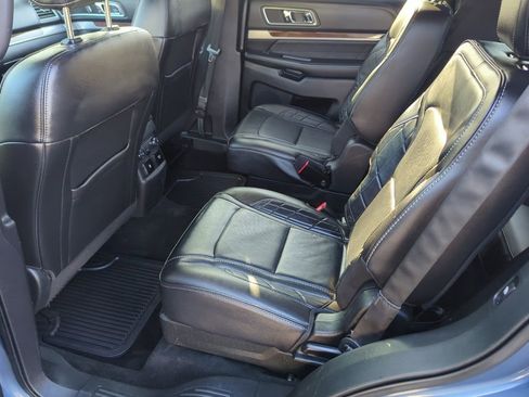 Used 2018 Ford Explorer Platinum image 39