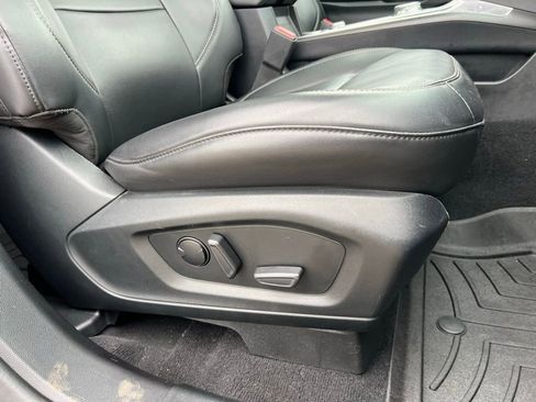 Used 2021 Ford Explorer XLT w/ Equipment Group 202A image 24