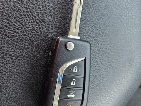 Used 2018 Toyota Camry LE FWD image 50