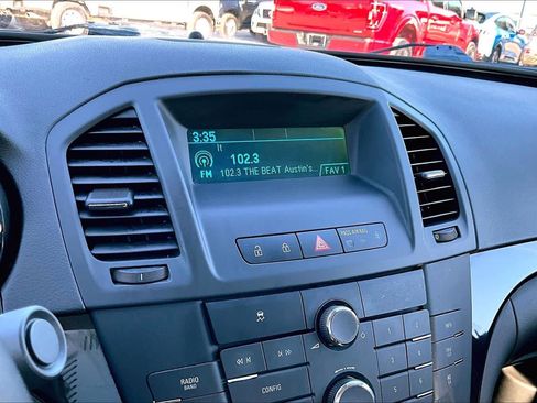 Used 2011 Buick Regal CXL image 29