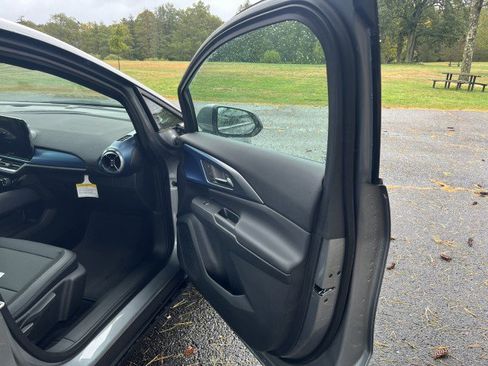 Certified 2025 Chevrolet Equinox EV LT w/ Convenience Package image 11