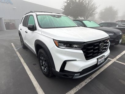 Certified 2025 Honda Pilot TrailSport