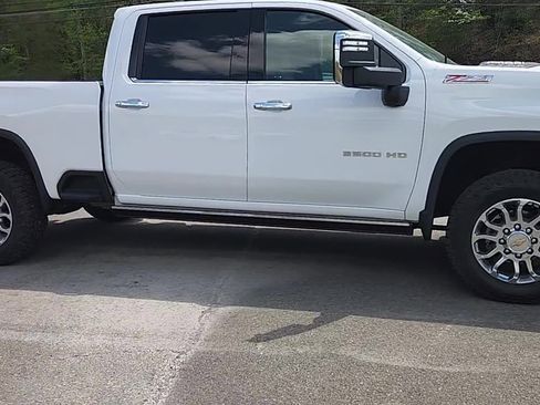 Used 2024 Chevrolet Silverado 3500 LTZ w/ LTZ Premium Package image 9