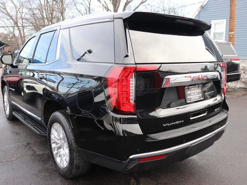 Used 2024 GMC Yukon SLT image 3