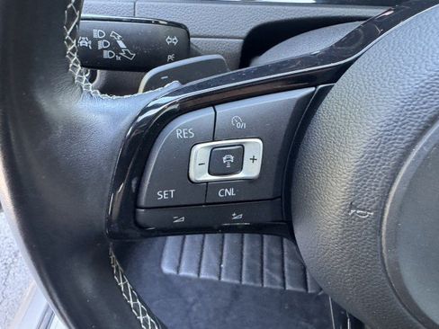 Used 2017 Volkswagen Golf 4-Door AWD/4WD image 24