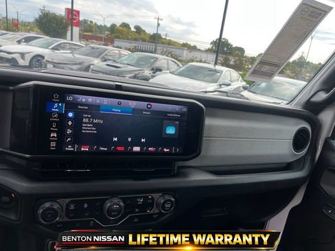 Used 2024 Jeep Wrangler Unlimited w/ Convenience Group AWD/4WD image 15