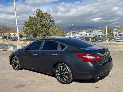 Used 2018 Nissan Altima 2.5 SV image 5