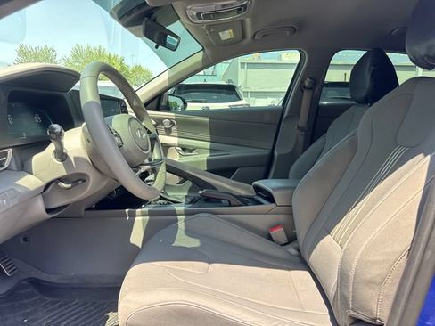 Used 2025 Hyundai Elantra Sport FWD image 12