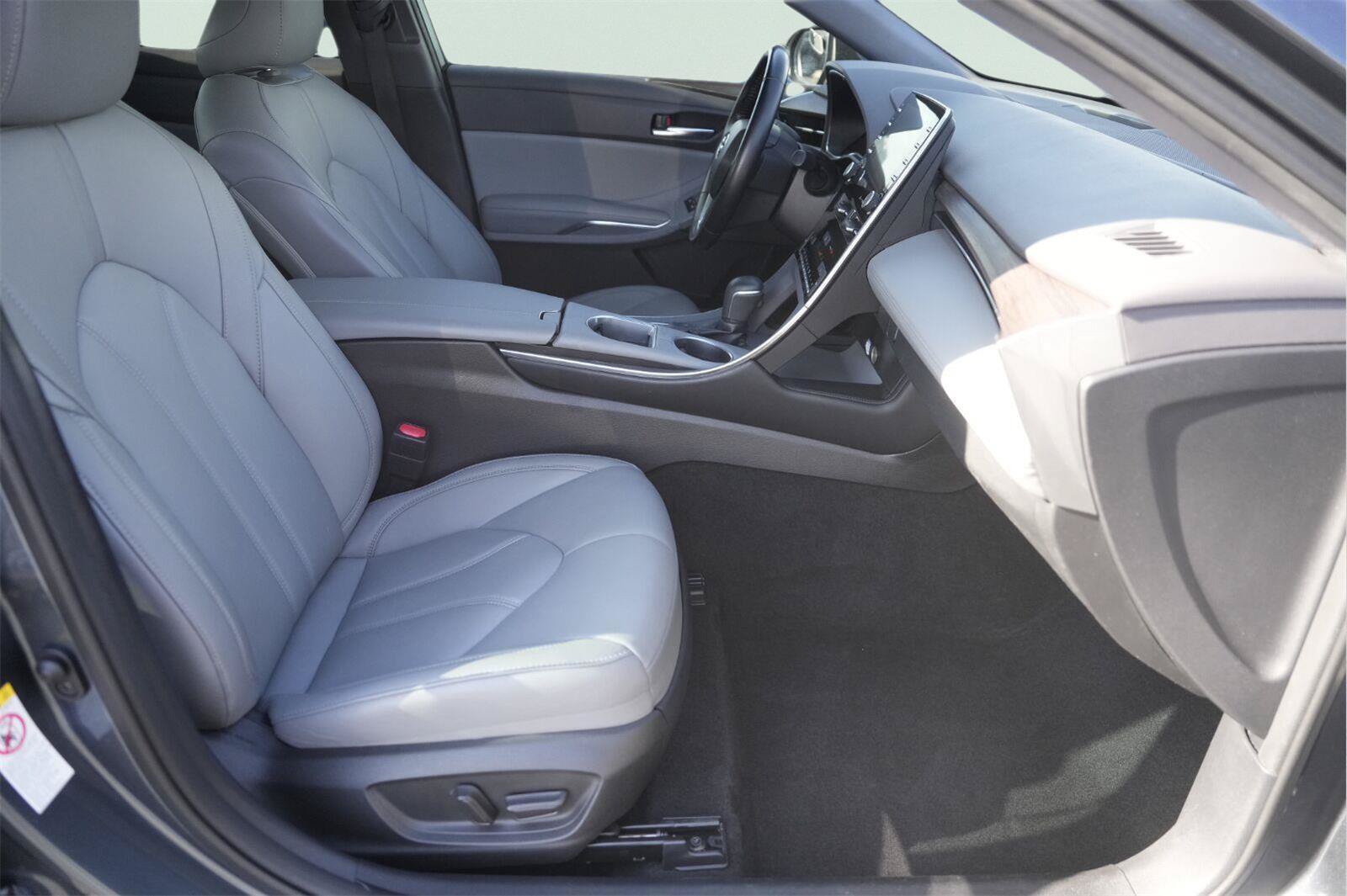 Used 2019 Toyota Avalon XLE w/ Moonroof Package FWD image 19
