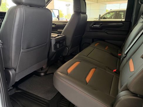 Used 2025 GMC Sierra 2500 AT4 w/ AT4 Premium Plus Package AWD/4WD image 14