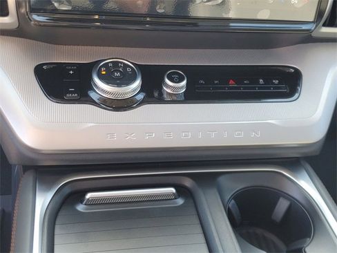 New 2025 Ford Expedition Active image 29