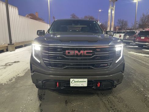 Used 2023 GMC Sierra 1500 AT4 image 9