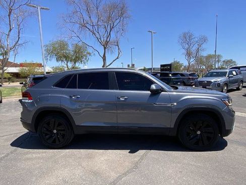 Used 2022 Volkswagen Atlas Cross Sport SE AWD/4WD image 2