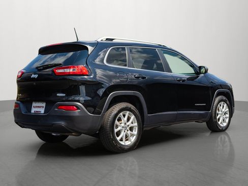 Used 2017 Jeep Cherokee Latitude w/ Cold Weather Group AWD/4WD image 8