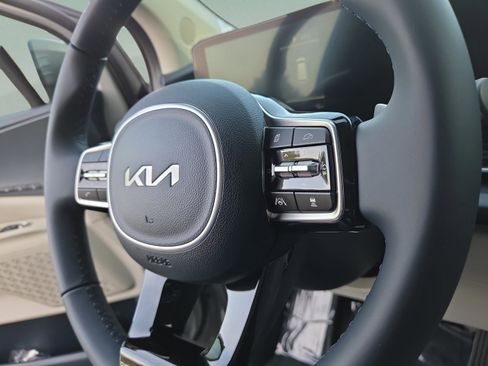 New 2026 Kia Carnival EX FWD image 40