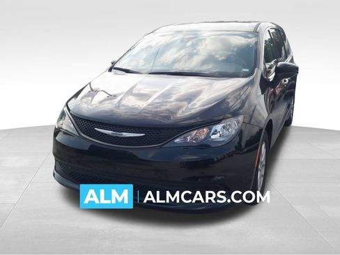 Used 2023 Chrysler Voyager LX FWD image 1