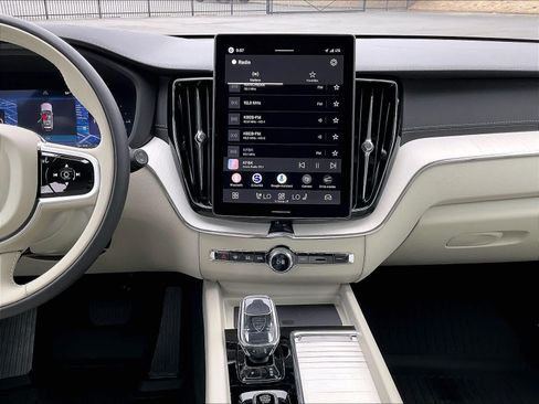 New 2026 Volvo XC60 T8 Ultra w/ Protection Package Premier AWD/4WD image 9