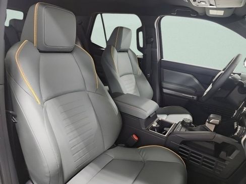 Used 2025 Toyota 4Runner Trailhunter image 19