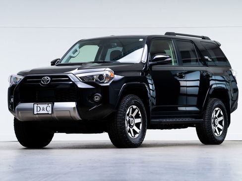 Used 2024 Toyota 4Runner TRD Off-Road Premium AWD/4WD image 3