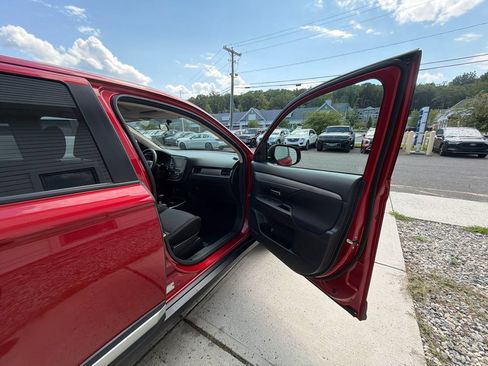 Used 2018 Mitsubishi Outlander SE AWD/4WD image 34