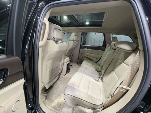 Used 2019 Jeep Grand Cherokee Overland AWD/4WD image 27