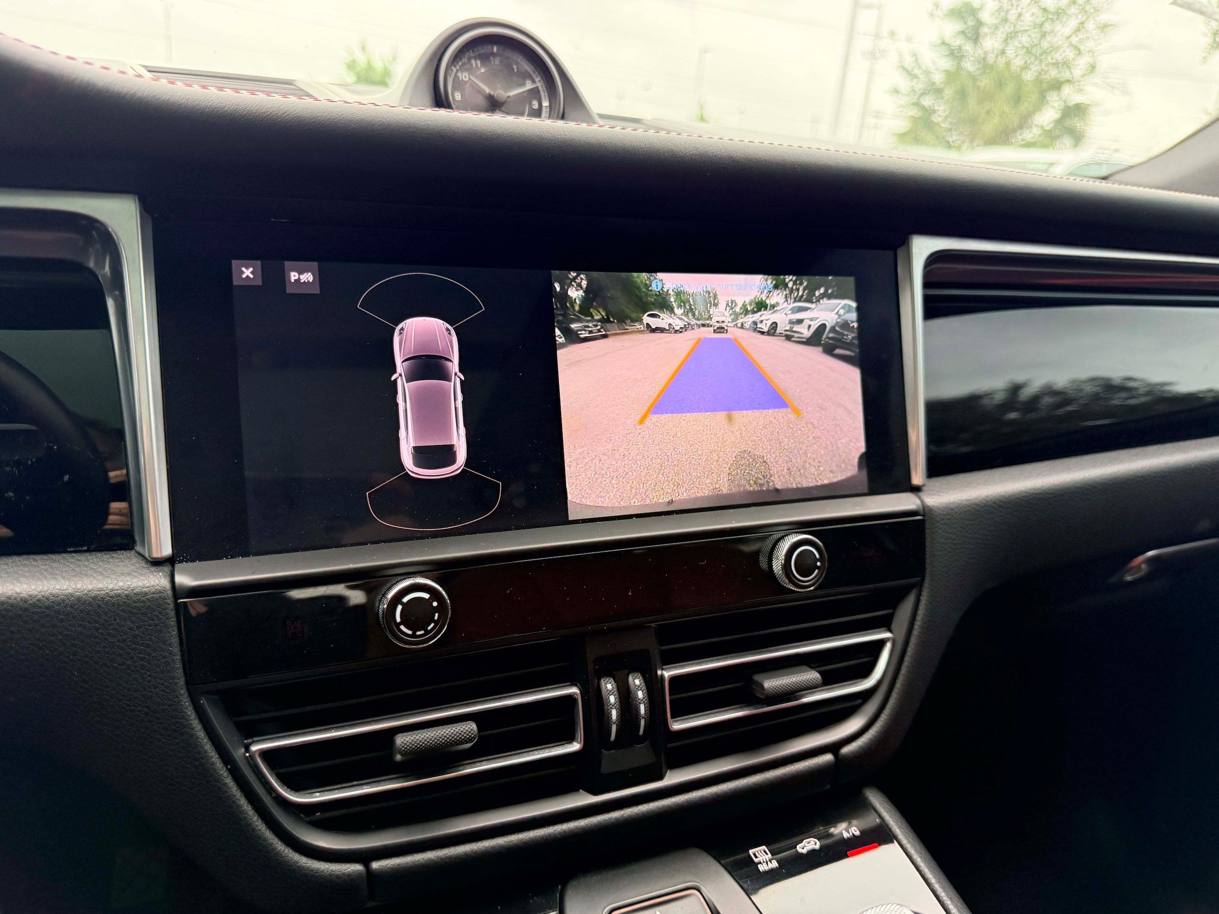 Used 2023 Porsche Macan AWD/4WD image 22