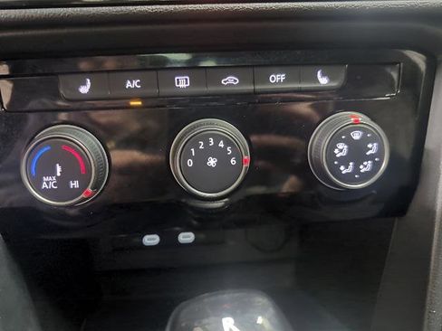 Used 2023 Volkswagen Taos SE image 17