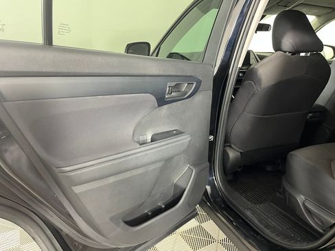 Used 2023 Toyota Highlander L image 12