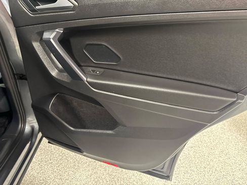 Used 2021 Volkswagen Tiguan SE R-Line FWD image 9