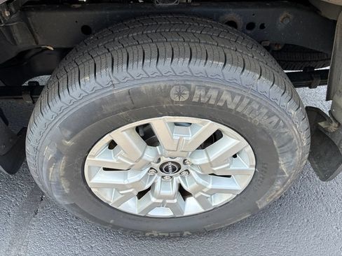Used 2023 Nissan Frontier SV w/ Tow Package AWD/4WD image 11