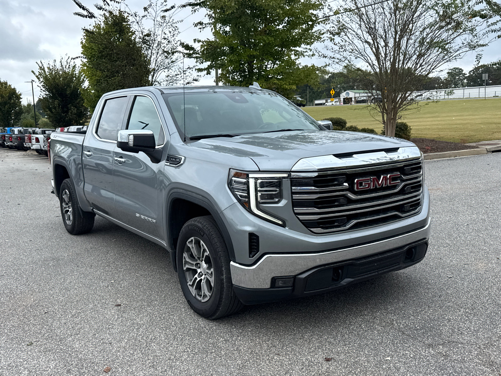 Used 2025 GMC Sierra 1500 SLT AWD/4WD image 5