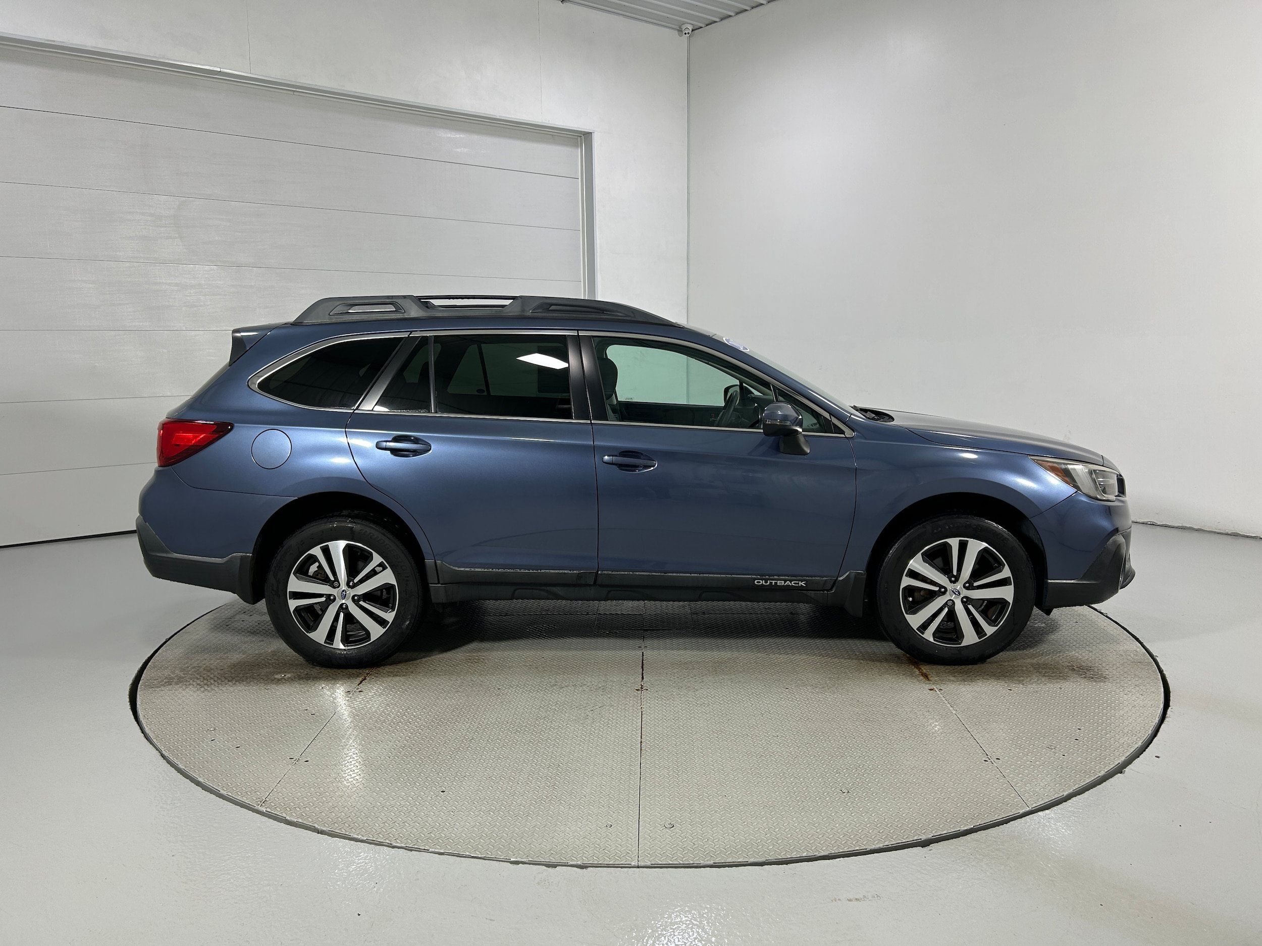Used 2018 Subaru Outback 3.6R Limited AWD/4WD image 40