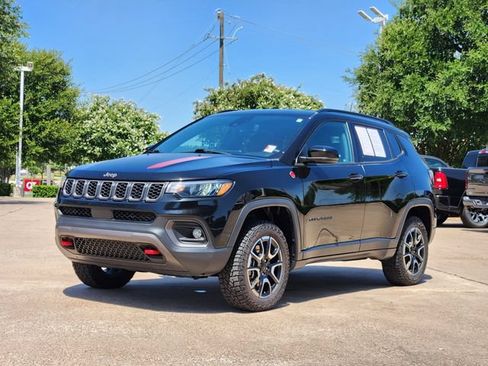 Certified 2024 Jeep Compass Trailhawk AWD/4WD image 3