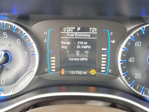 Used 2017 Chrysler Pacifica Touring-L w/ Tire & Wheel Group image 12