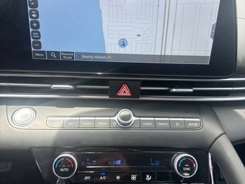 Used 2025 Hyundai Elantra SEL FWD image 14