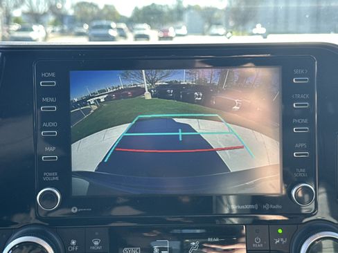 Certified 2021 Toyota Highlander XLE image 25