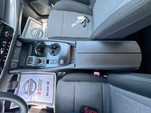 Used 2023 Nissan Rogue SV FWD image 21