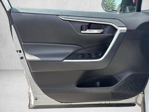 Used 2025 Toyota RAV4 XLE FWD image 16